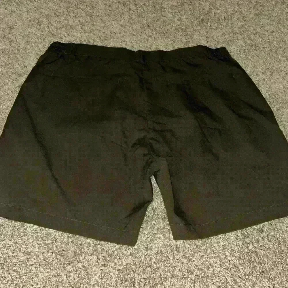 Women’s Zyia Green Shorts - Picture 3 of 3